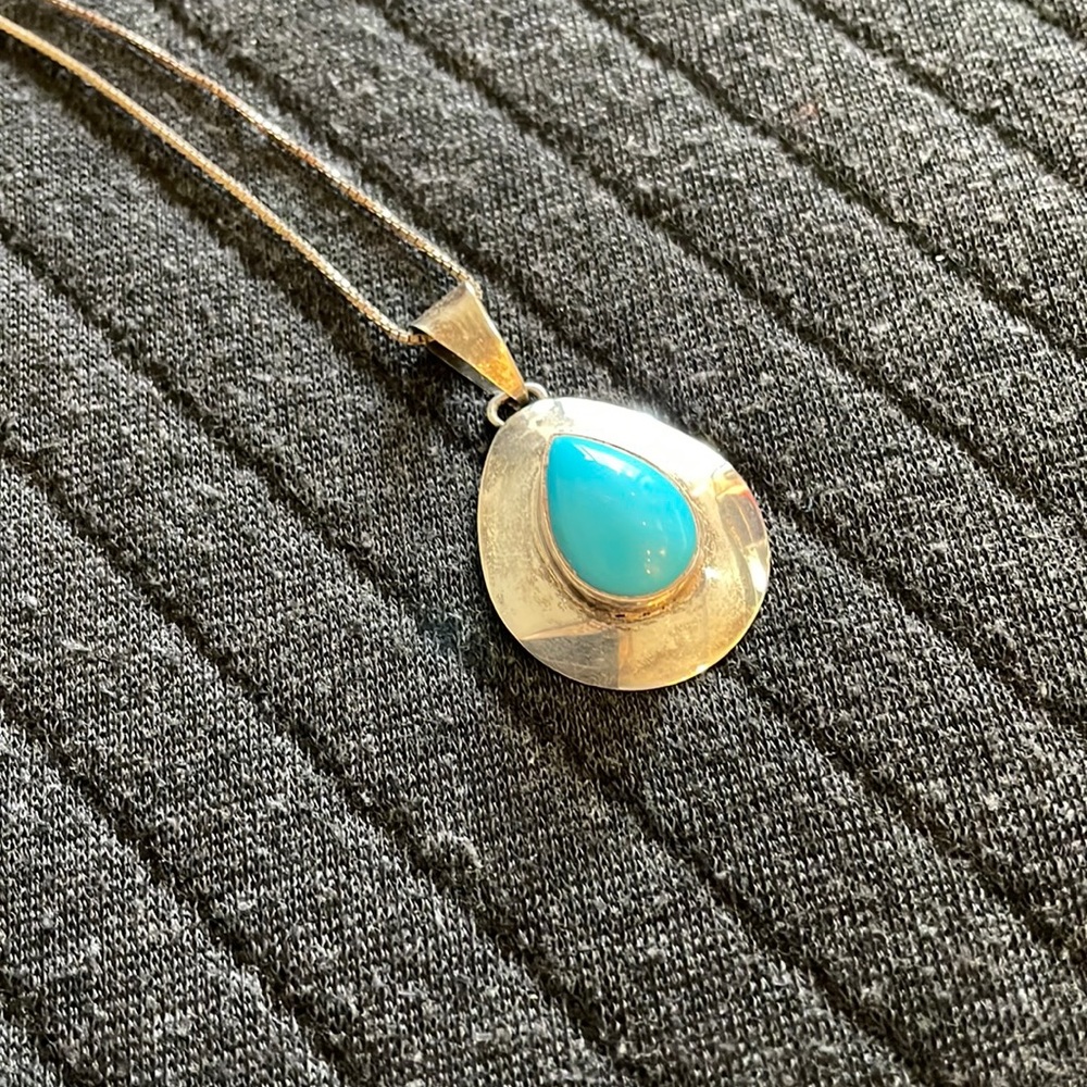 Sterling silver pendant with turquoise stone